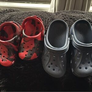 CROCS Kids Clogs in Red/Camo and Navy